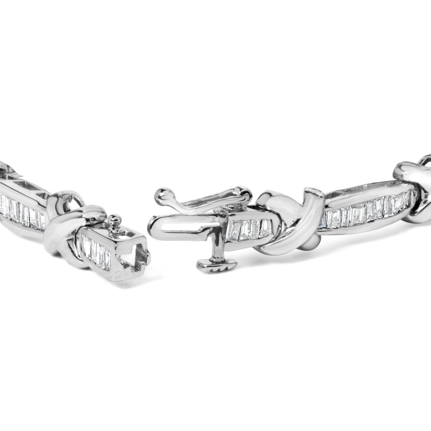 14K White Gold Baguette-Cut Diamond X-Link Bracelet (2.00 cttw, H-I Color, I1-I2 Clarity)