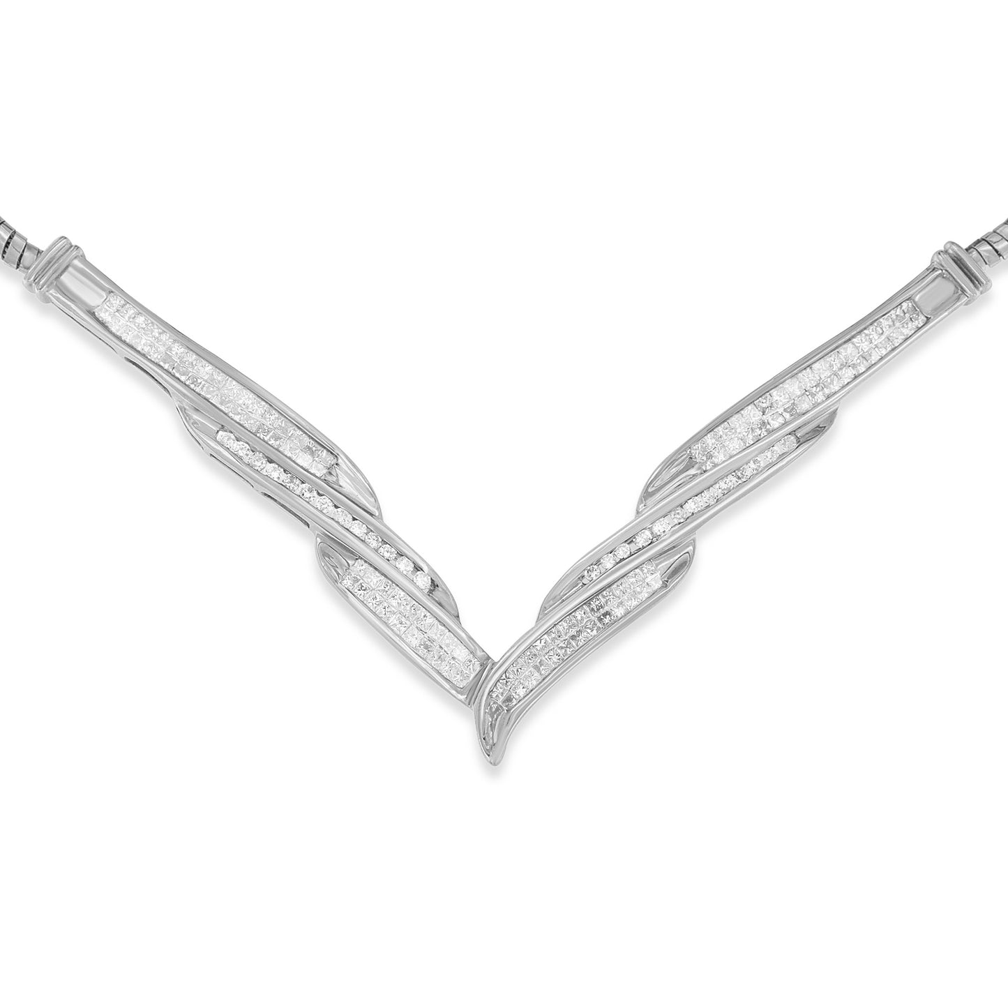 14K White Gold Round and Princess Cut Diamond 'V' Shape Fashion Pendant (2 cttw, I-J Color, SI2-I1 Clarity)